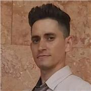 Soy un profesor que ajusta el aprendizaje a las necesidades de cada estudiante, de forma amena, buscando un aprendizaje eficaz